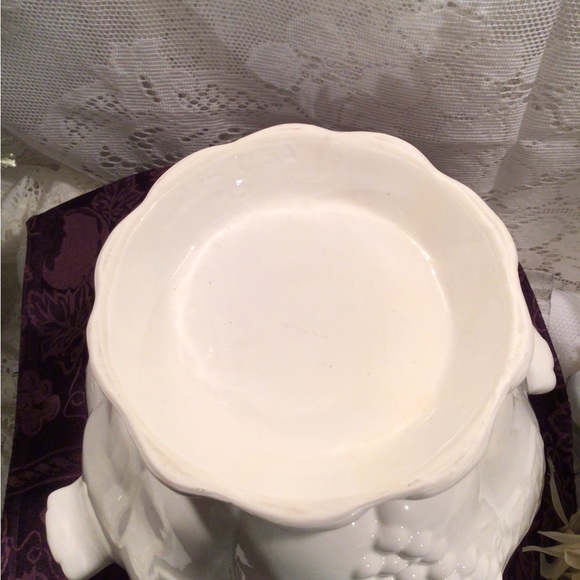 California Pottery Grape Embossed Soup Tureen - Picture 9 of 16